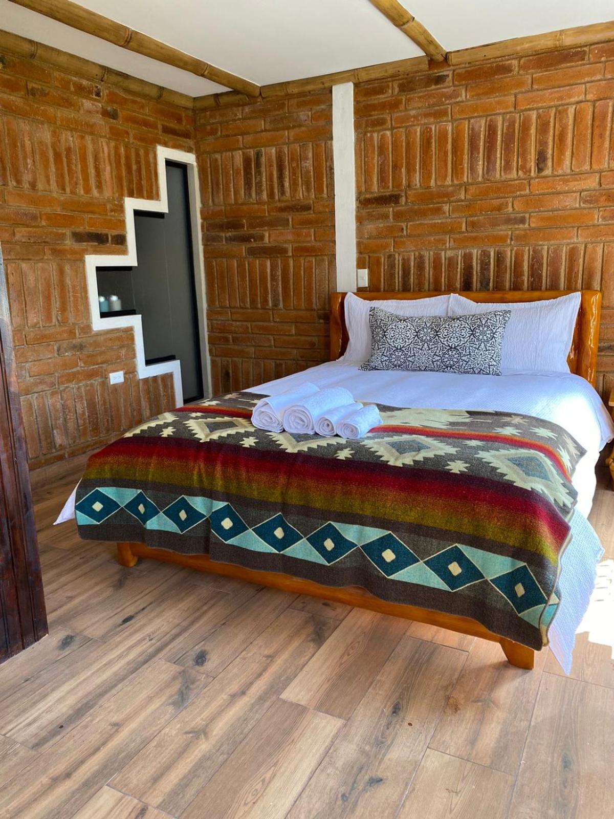 Watzara Wasi Cottage Familiar Camprestre Y Lofts En Cotacachi Exterior photo