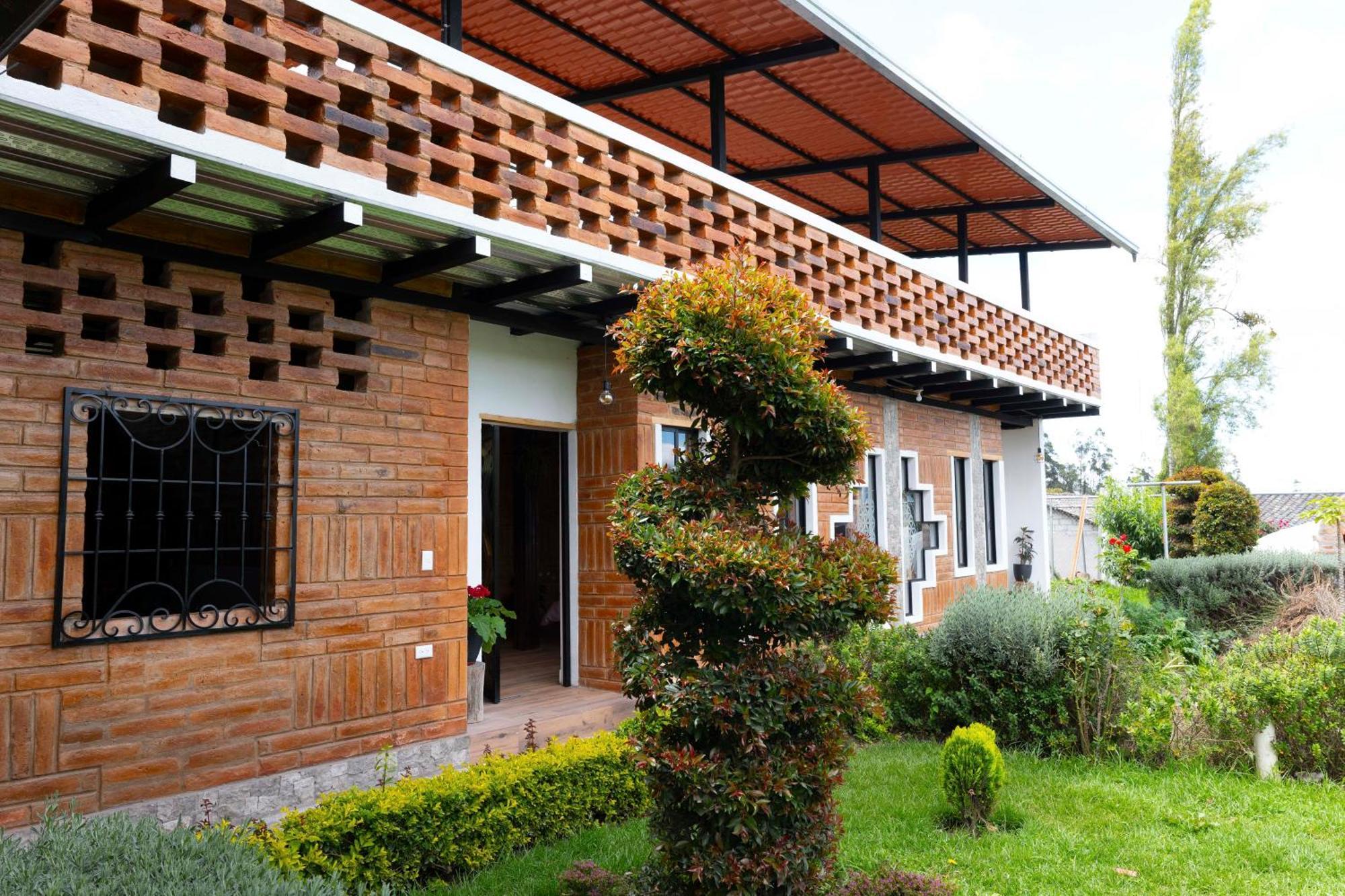 Watzara Wasi Cottage Familiar Camprestre Y Lofts En Cotacachi Exterior photo