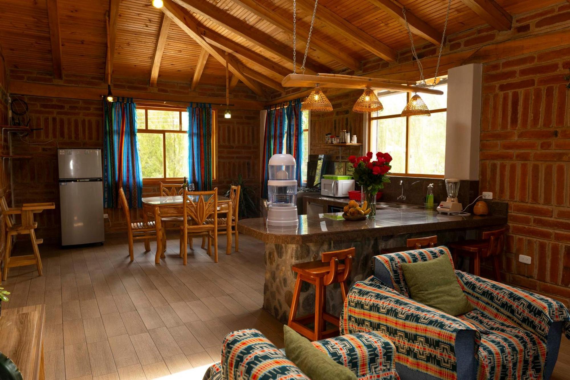 Watzara Wasi Cottage Familiar Camprestre Y Lofts En Cotacachi Exterior photo