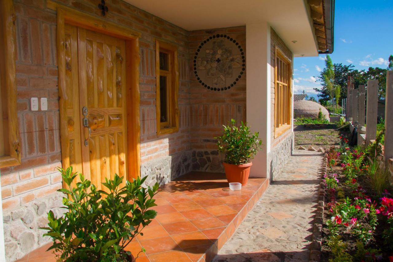 Watzara Wasi Cottage Familiar Camprestre Y Lofts En Cotacachi Exterior photo